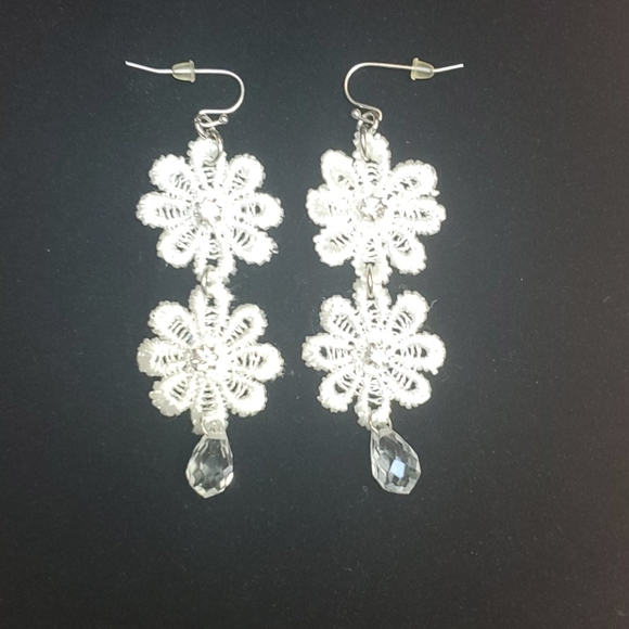 Cookie Lee flower drop earrings - Picture 3 of 6